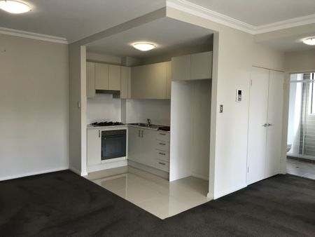 Modern 1 Bedroom Apartment for lease , close to Stockland Mall and Business Park - Photo 4