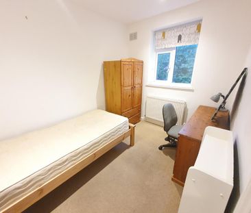4 bedroom semi-detached house to rent - Photo 4