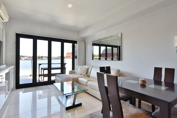 LOCATION PERFECT - LOW MAINTENANCE LIVING - SEMI FURNISHED - Photo 1