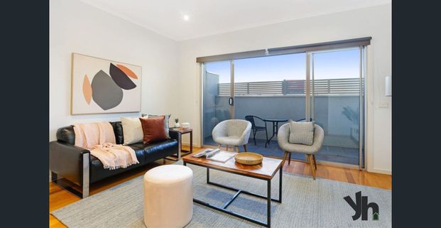 Sitting pretty in Pascoe Vale, 3,2,2 - Photo 1