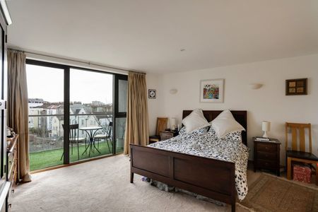 2 Bed Flat - Photo 4