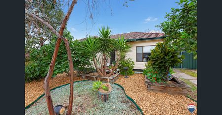 Perfect location-just a stone's throw from the bus stop! - Photo 5