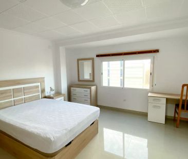 Room in a shared 4-bedroom apartment for rent in Campanar - Photo 6