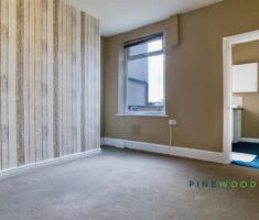 3 BEDROOM House - Terraced - Photo 4