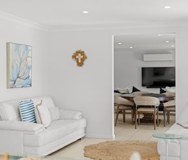 22 Maureen Court, Broadbeach Waters QLD 4218 - House For Rent | Domain - Photo 2