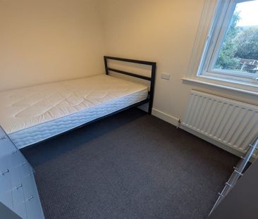 Montague Street, (Room 5), Beeston, NG9 1BA - Photo 1