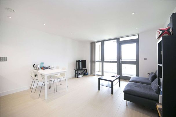 Canalside Square, Islington, London, N1 7FN - Photo 1