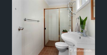 Spacious home available now! - Photo 5