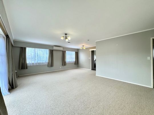Unit 1, 27 Butley Drive, Farm Cove, Auckland - Photo 1