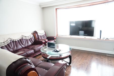 For Lease - 27 Ronway Crescent, Toronto, Ontario - Photo 3