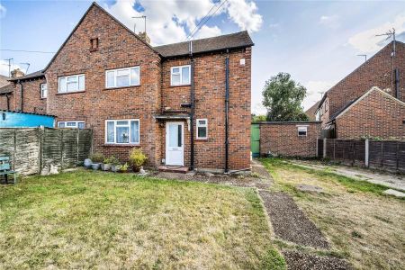 3 bedroom semi-detached house to rent - Photo 2