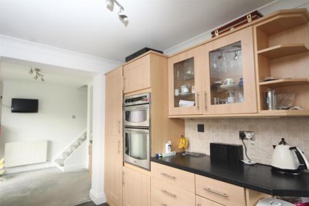 3 bedroom semi-detached house to rent - Photo 5