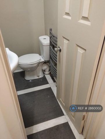1 bedroom in a house share to rent - Photo 5