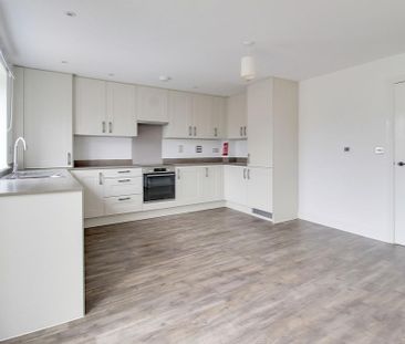 3 bedroom semi-detached house to rent - Photo 6