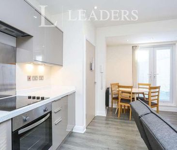 Station Approach, West Byfleet, KT14 - Photo 4