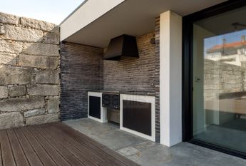 Moradia V5 em Senhora da Hora com jardim e piscina