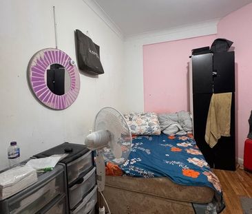 Room in a Shared House, Denbigh Road, E6 - Photo 2