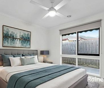 4 Bedroom house in Cranbourne North! - Photo 4
