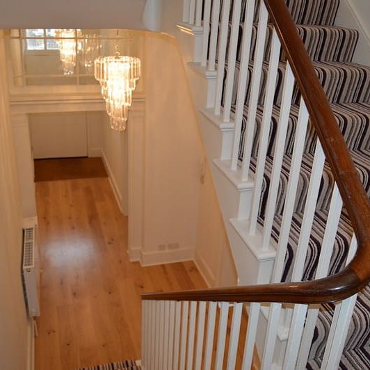 Wonderful Georgian Townhouse in Bath City Centre situated just off Queen Square with the benefit of a garden and an off street parking space. - Photo 1