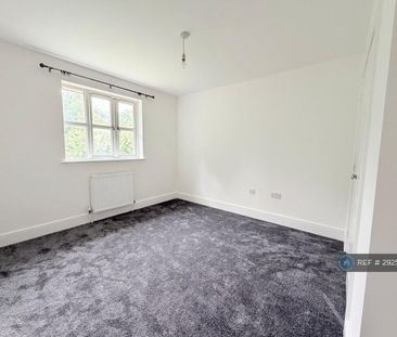 4 bedroom semi-detached house to rent - Photo 4