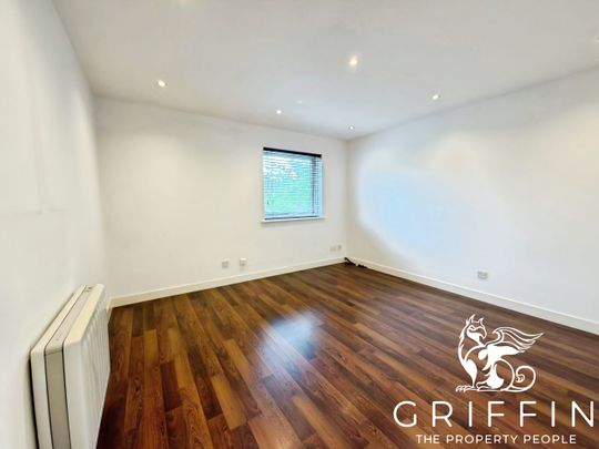 Crescent Avenue, Grays, RM17 - Photo 1