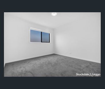 Brand New 4-Bedroom Townhouse in Prestigious Rathdowne, Wollert - Photo 1