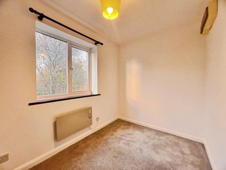 Chafford Hundred, Grays, RM16 - Photo 2