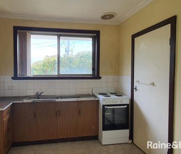 3/28 Stradbroke Drive, St Albans, Vic 3021 - Photo 3