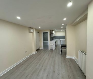 Studio Flat, Hanworth Road, TW3 - Photo 5