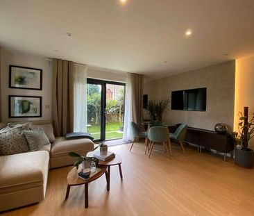 Leacroft, Staines-upon-thames, Surrey, TW18 - Photo 1