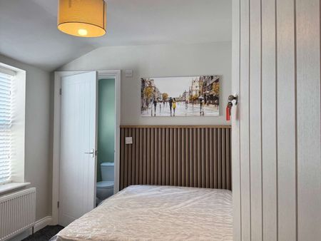 Church Street Church Street: Room 2 - Photo 2