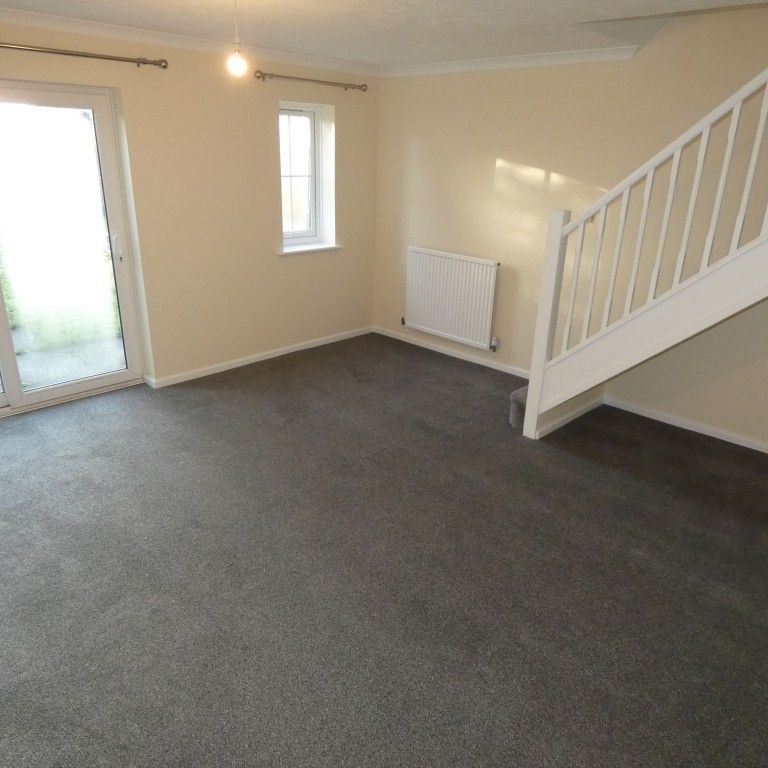 3 bed House - To Let - Photo 1