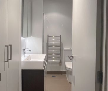 Queen's Residences City Living - Photo 1