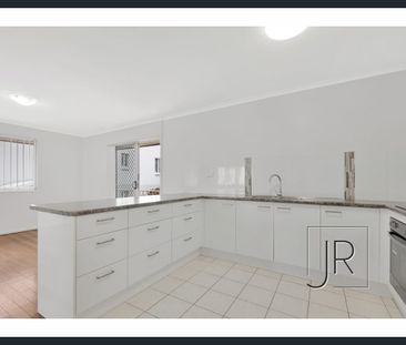 Thoughtfully renovated first floor apartment on Chevron Island - Photo 2