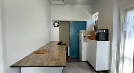 RICCARTON - TWO BEDROOMS, HEAT PUMP, SINGLE GARAGE - Photo 4