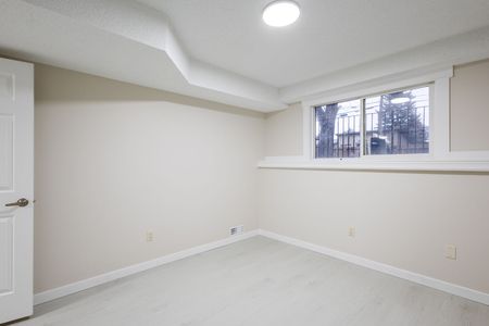 1 - 4528 75 Street Northwest, Calgary - Photo 3