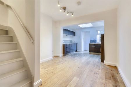 A 2 Bedroom House in Millbrook Street GL50 3RP - Photo 4