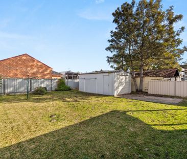 Charming three bedroom cottage combines character with modern - Photo 1