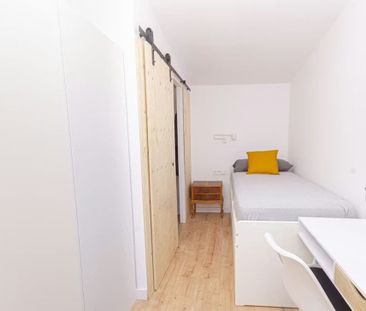 Carrer de les Balears, Barcelona, Catalonia 08023 - Photo 6