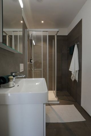 Trendy attic apartment with sun terrace - Photo 3