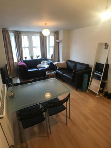 2 bedroom flat to rent - Photo 2