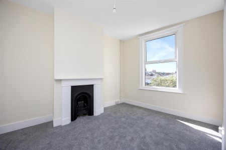 4 bedroom terraced house to rent - Photo 5