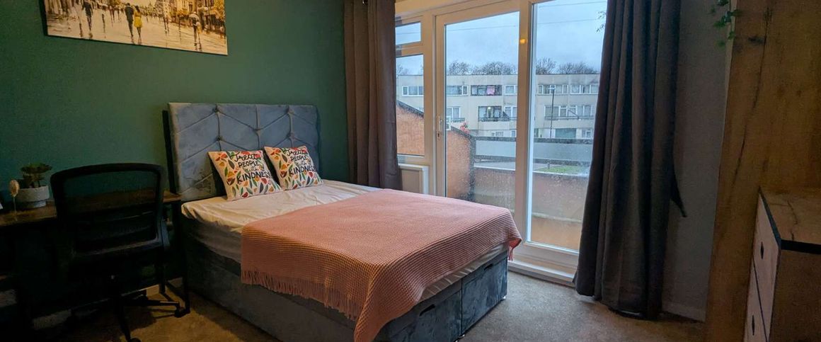 Saxonbury Close Room 2 - Photo 1