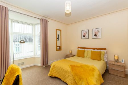 5 bedroom terraced house to rent - Photo 4