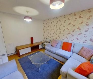 1 bedroom in a flat share to rent - Photo 3