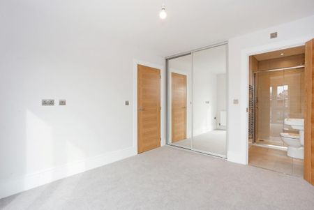 3 bedroom semi-detached house to rent - Photo 5