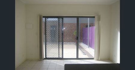 WELL PRESENTED 3 BEDROOM TOWNHOUSE IN MT COOPER BUNDOORA - Photo 2