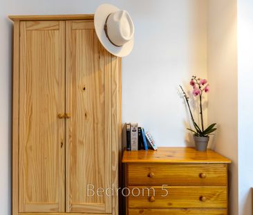 Room 2 - Photo 4