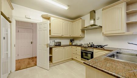 3 bedroom flat to rent - Photo 2