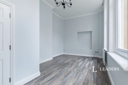 2 bedroom apartment to rent Poole Road, Bournemouth, BH4 - Photo 2